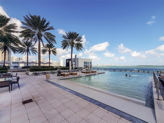view of swimming pool featuring a water view