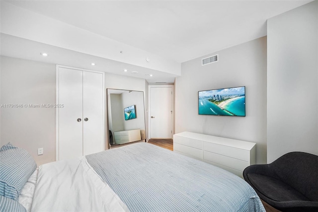bedroom with visible vents, light wood-style flooring, and recessed lighting