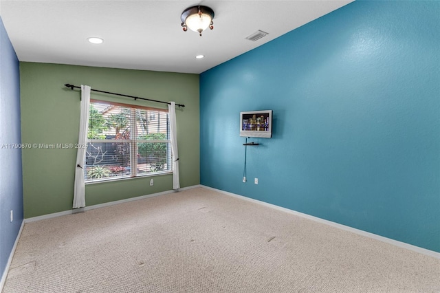 carpeted empty room with visible vents, recessed lighting, and baseboards