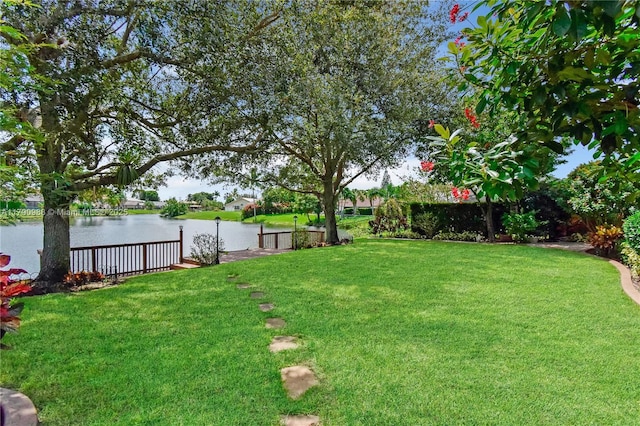 view of yard featuring a water view
