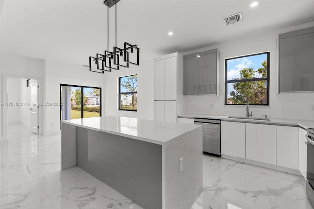 kitchen with recessed lighting, dishwasher, a sink, visible vents, and modern cabinets