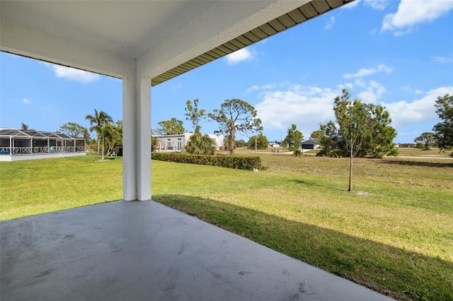 view of yard featuring a patio area