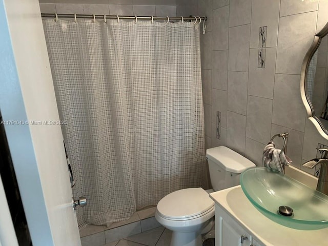 9040 SW 125th Ave Unit D105, Miami, FL 33186 - bathroom featuring tile patterned floors, tile walls, toilet, vanity, and curtained shower