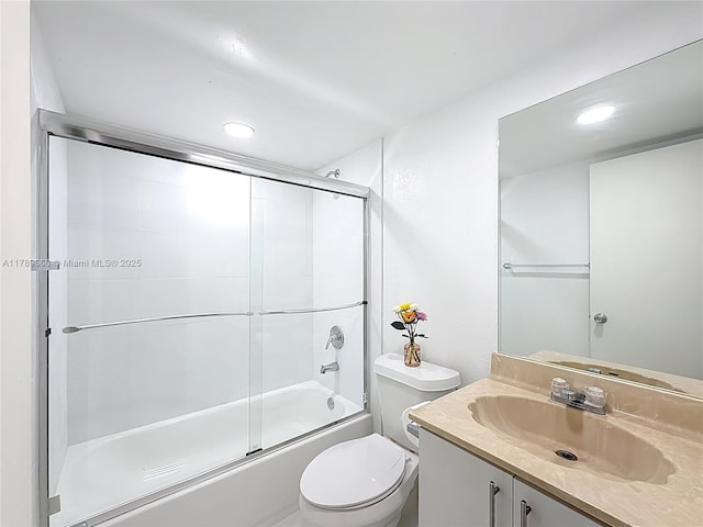 full bath with toilet, vanity, recessed lighting, and enclosed tub / shower combo