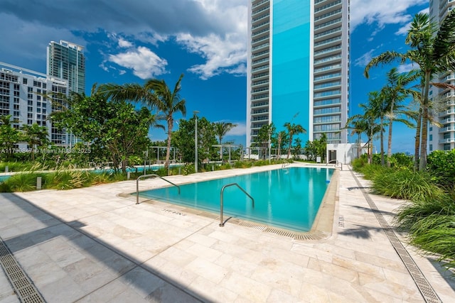 700 NE 26th Ter Unit Th-403, Miami, FL 33137 - community pool with a patio