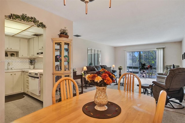 700 Layne Blvd Unit 218, Hallandale Beach, FL 33009 - dining room with visible vents and a ceiling fan
