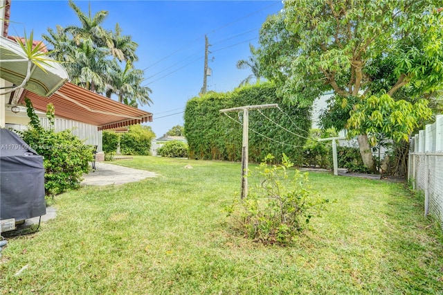 view of yard featuring fence