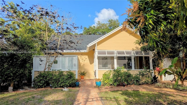 550 SW 13th Ave, Fort Lauderdale, FL 33312 - view of front facade with a front yard