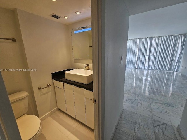 18051 Biscayne Blvd Unit 1704, Aventura, FL 33160 - bathroom featuring recessed lighting, vanity, toilet, visible vents, and baseboards