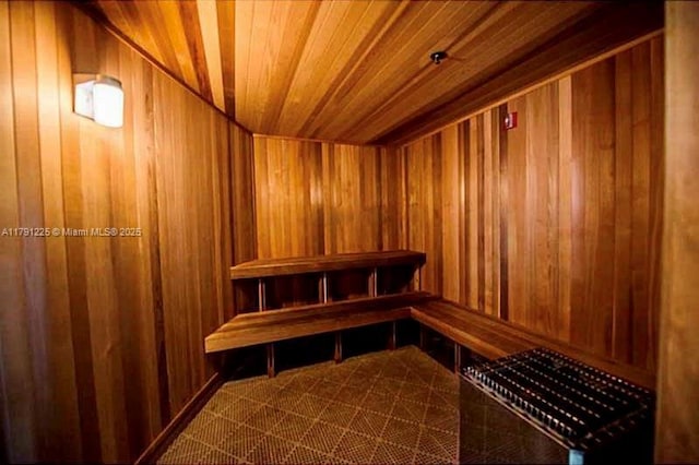 view of sauna / steam room