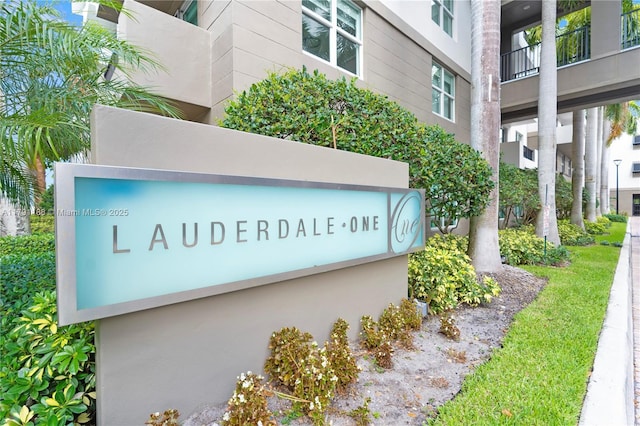 view of community / neighborhood sign