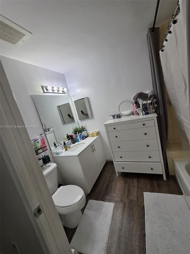 1750 N Bayshore Dr Unit 1120, Miami, FL 33132 - bathroom with shower / bath combo with shower curtain, toilet, visible vents, vanity, and wood finished floors