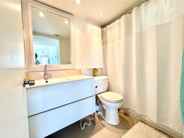 550 S Park Rd Unit 36-8, Hollywood, FL 33021 - bathroom with vanity, toilet, recessed lighting, and tile patterned flooring