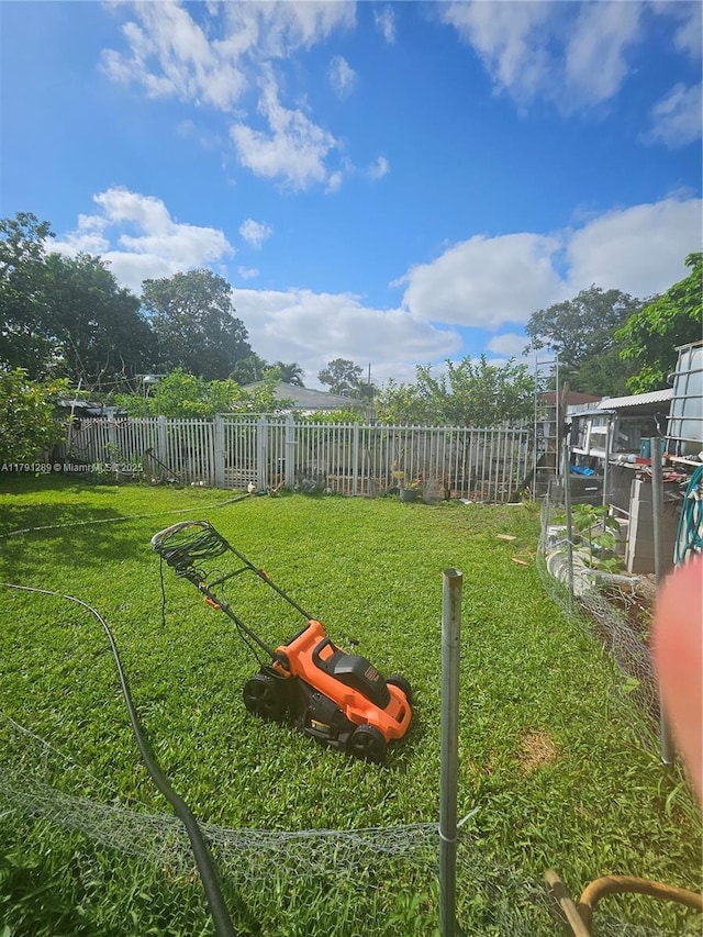 view of yard featuring fence
