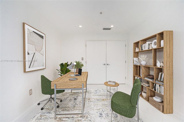1900 N Bayshore Dr Unit 2816, Miami, FL 33132 - home office with recessed lighting
