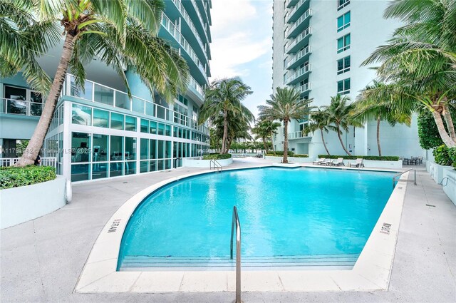 1900 N Bayshore Dr Unit 2816, Miami, FL 33132 - view of community pool