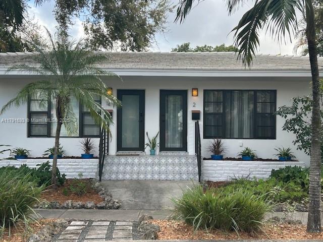 2 NE 44th St, Miami, FL 33137 - view of front of home featuring a porch and stucco siding