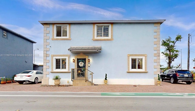 view of front facade with stucco siding