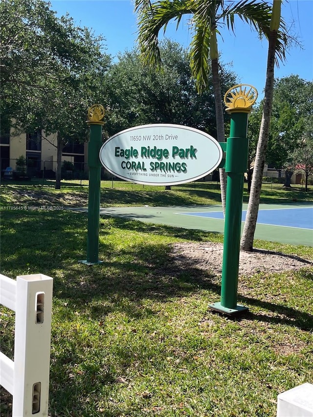 community sign with a yard