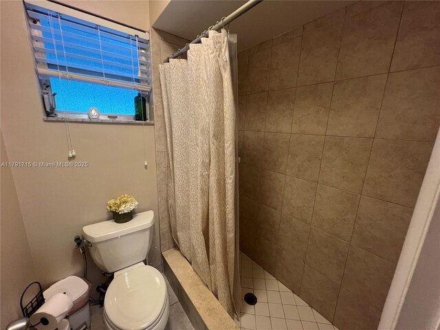 14051 SW 15th Ct, Davie, FL 33325 - bathroom featuring toilet and tiled shower