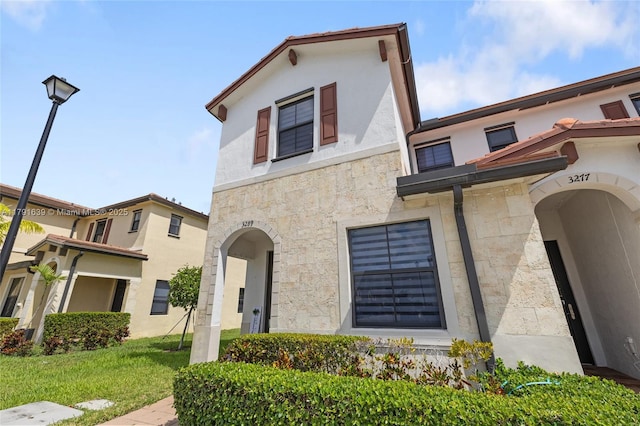 3289 W 106th Ter, Hialeah, FL 33018 - view of front facade featuring stucco siding, a front lawn, and stone siding