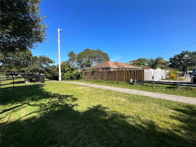 8297 NW 12th Pl, Miami, FL 33147 - view of yard