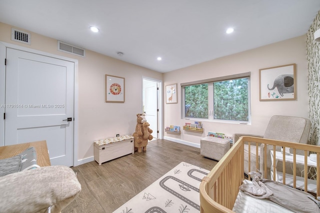 bedroom featuring visible vents, recessed lighting, baseboards, and wood finished floors