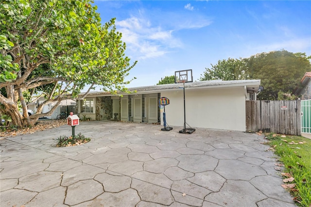 3030 SW 77th Ct, Miami, FL 33155 - view of patio with fence