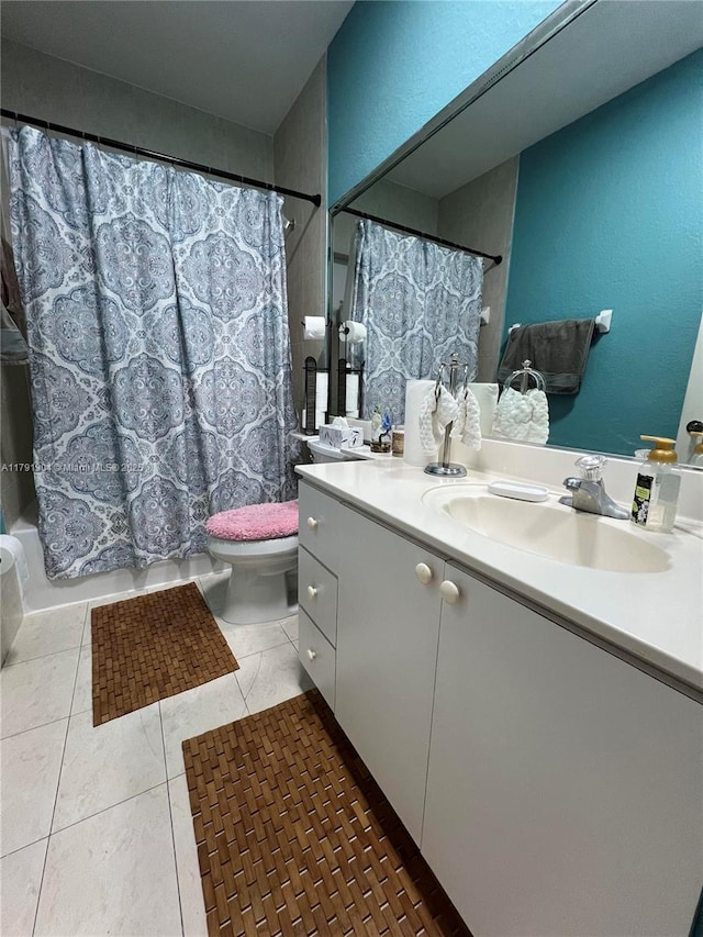 full bathroom featuring vanity, shower / tub combo with curtain, and toilet