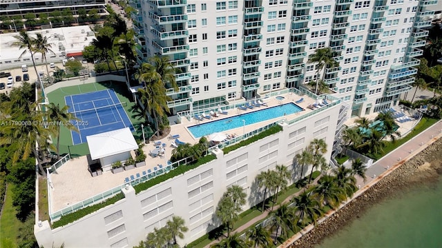 650 W Ave Unit 2102, Miami Beach, FL 33139 - aerial view of apartment complex and a pool area