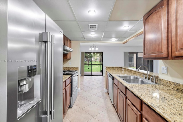 5000 S University Dr, Davie, FL 33328 - kitchen featuring stainless steel appliances, under cabinet range hood, a sink, visible vents, and light tile patterned flooring