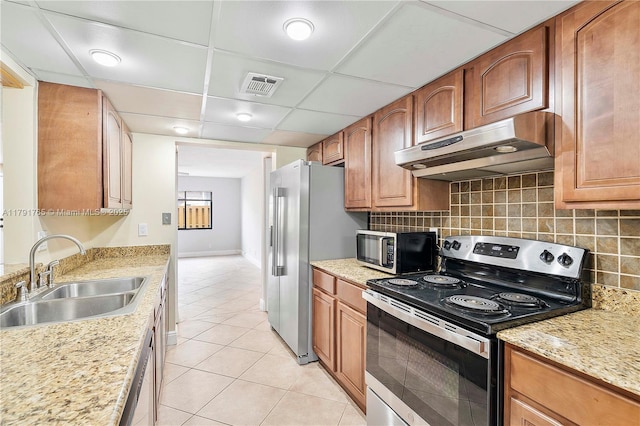5000 S University Dr, Davie, FL 33328 - kitchen featuring stainless steel appliances, light tile patterned floors, under cabinet range hood, a sink, and visible vents
