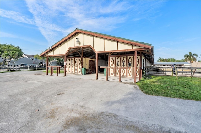 5000 S University Dr, Davie, FL 33328 - view of front facade featuring an exterior structure and an outbuilding