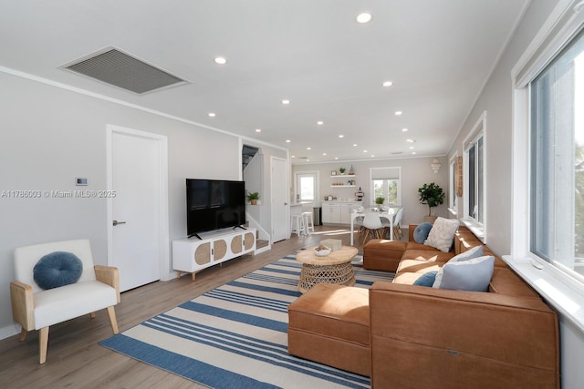 126 Guilford Ct, Tavernier, FL 33070 - living room with visible vents, wood finished floors, crown molding, and recessed lighting