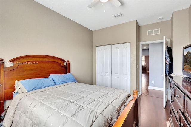 bedroom featuring wood finished floors, visible vents, ceiling fan, and a closet
