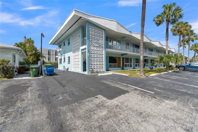 733 NW 30th Ct Unit 1, Wilton Manors, FL 33311 - view of building exterior with uncovered parking