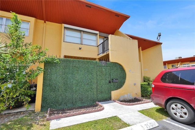 view of front of home featuring stucco siding