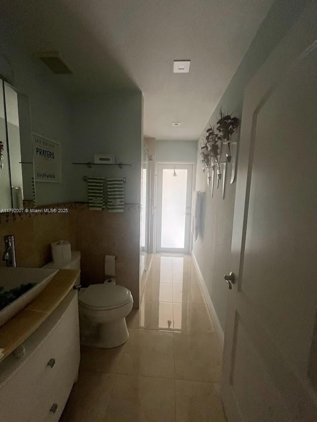 19720 SW 79th Ct, Cutler Bay, FL 33189 - bathroom featuring tile patterned flooring, vanity, and an enclosed shower