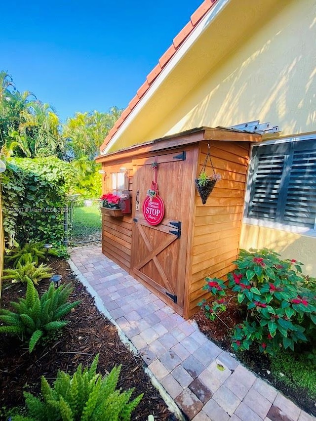 19720 SW 79th Ct, Cutler Bay, FL 33189 - view of outdoor structure with an outbuilding