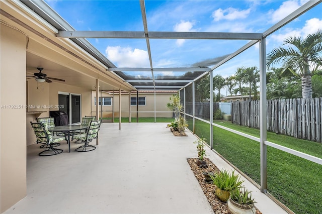 sunroom featuring outdoor dining area and a ceiling fan