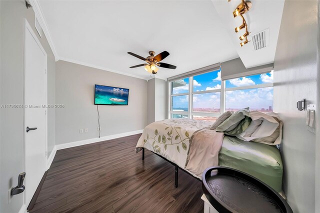 50 Biscayne Blvd Unit 4004, Miami, FL 33132 - bedroom featuring crown molding, a ceiling fan, visible vents, baseboards, and wood finished floors