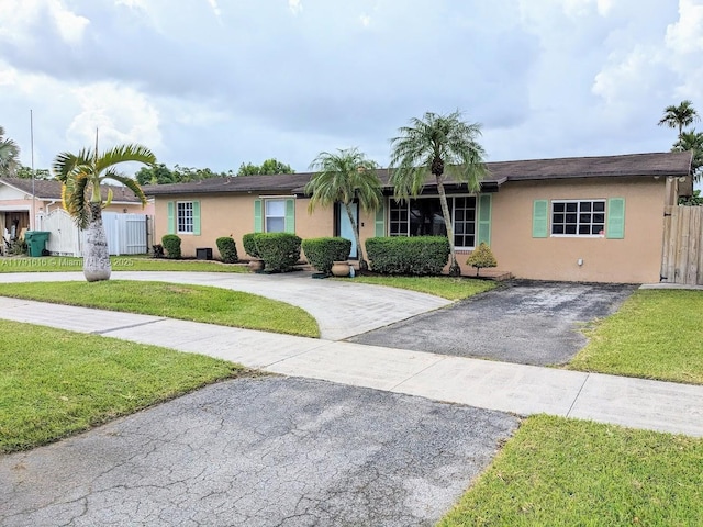 7431 SW 135th Ave, Miami, FL 33183 - single story home with a front lawn, aphalt driveway, stucco siding, and fence