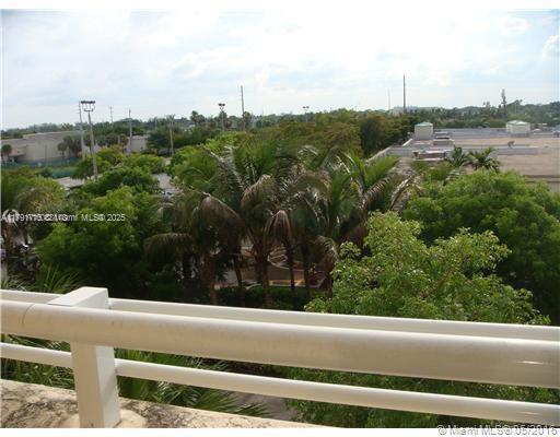 2775 NE 187th St Unit 311, Aventura, FL 33180 - view of yard with a balcony