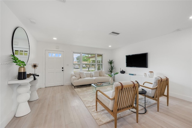 living room with visible vents, recessed lighting, light wood-style flooring, and baseboards
