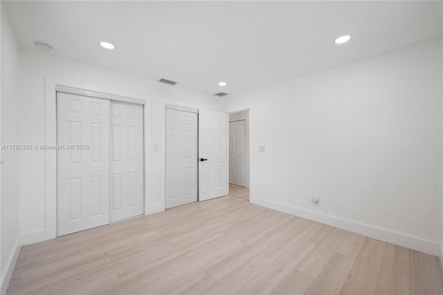 unfurnished bedroom featuring recessed lighting, visible vents, baseboards, and light wood-type flooring