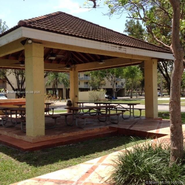 8240 SW 210th St Unit 313, Cutler Bay, FL 33189 - view of community featuring a gazebo