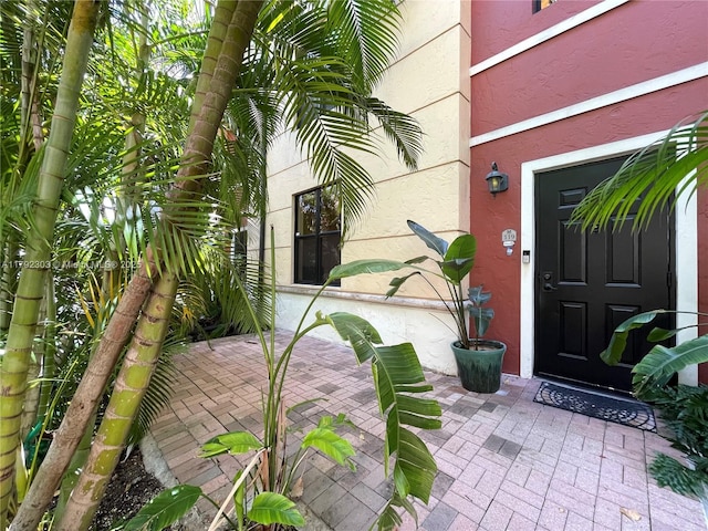 888 S Douglas Rd Unit 119, Coral Gables, FL 33134 - entrance to property with stucco siding and a patio area