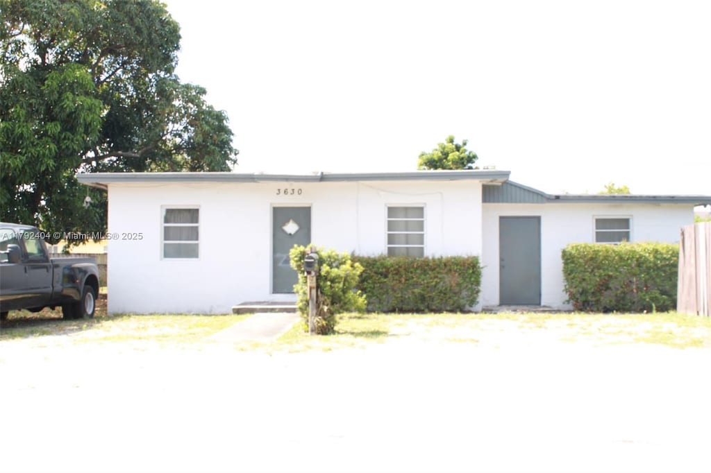 single story home with stucco siding
