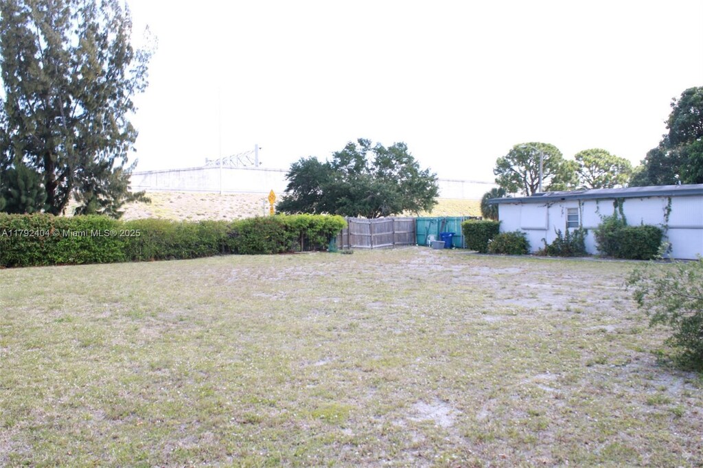 view of yard featuring fence