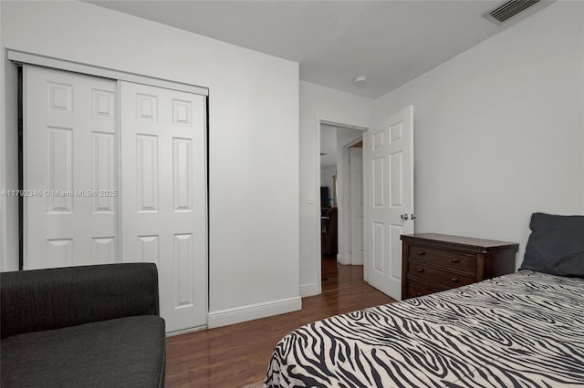 6550 SW 28th St, Miramar, FL 33023 - bedroom featuring baseboards, visible vents, wood finished floors, and a closet